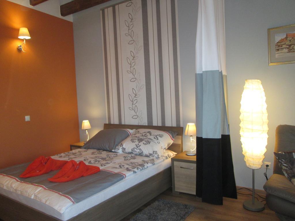 Apartamenty Przy Farze คาชิเมียร์ซ ดอลนี ห้อง รูปภาพ